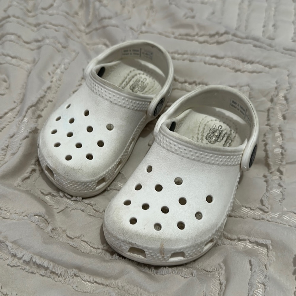 toddler 6c crocs in white